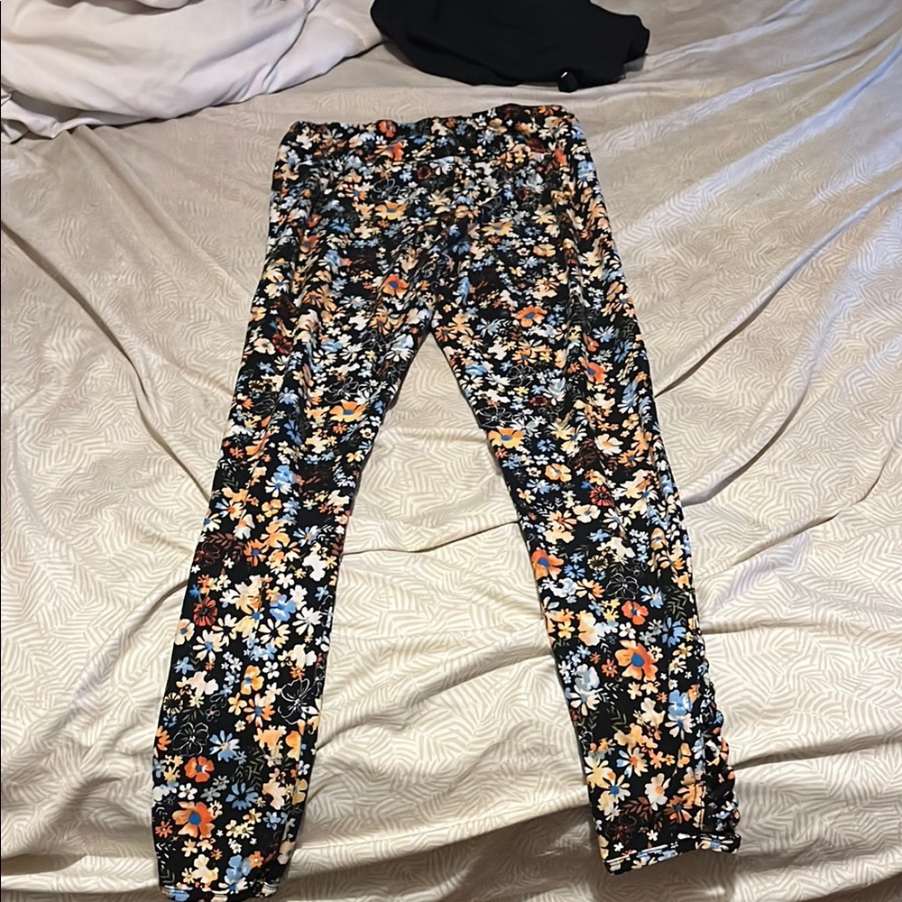No Boundaries Black Floral Pants